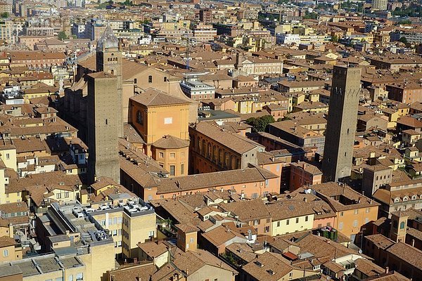 Europa  über  Stadt  Großstadt  Turm  Ansicht  Bologna  Emilia-Romangna  Italien