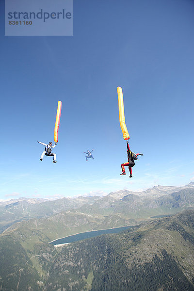 Fallschirmspringer  Ambri  Tessin  Schweiz  Europa