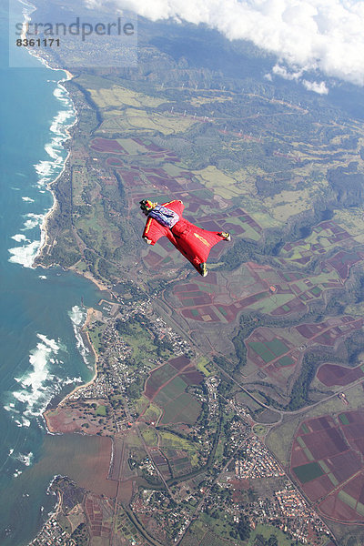 Fallschirmspringer mit Wingsuit  Honolulu  Hawaii  USA