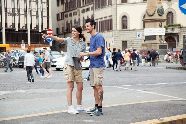 Junges Paar auf Städtereise  Florenz  Toskana  Italien