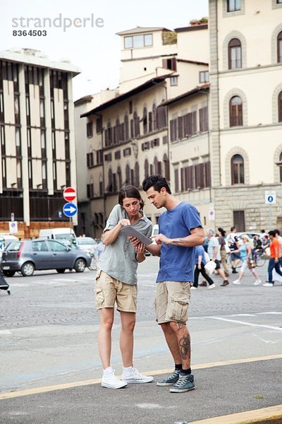 Junges Paar auf Städtereise  Florenz  Toskana  Italien