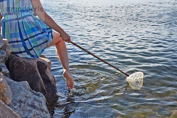 Nahaufnahme einer Frau mit Fischernetz  Utvalnas  Gavle  Schweden