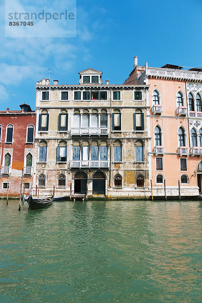 Ehrfurcht  Quadrat  Quadrate  quadratisch  quadratisches  quadratischer  Gondel  Gondola  Markusplatz  Italien  Haltestelle  Haltepunkt  Station  Venedig