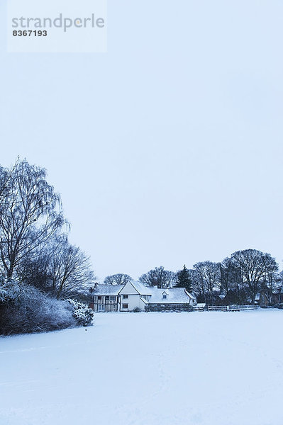 Mittelalter Wohnhaus Großbritannien Schnee Feld groß großes großer große großen Cambridgeshire England