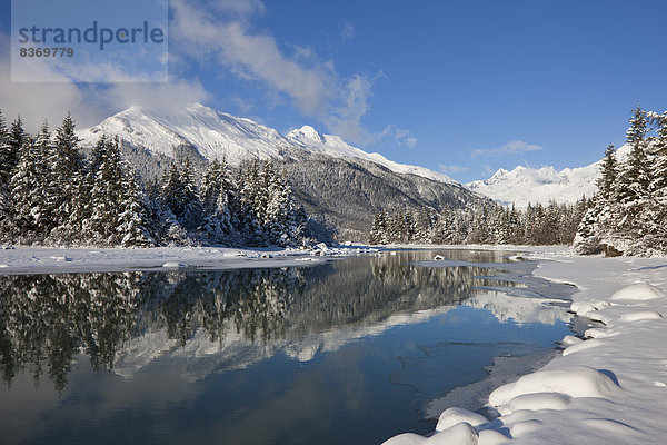 Landschaftlich schön  landschaftlich reizvoll  Winter  Landschaft  Fluss  Mendenhall-Gletscher  Tongass National Forest