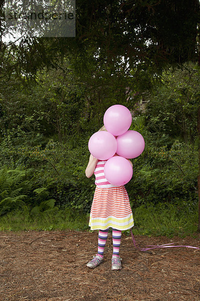 Vereinigte Staaten von Amerika  USA  Luftballon  Ballon  halten  frontal  pink  Mädchen  Kalifornien