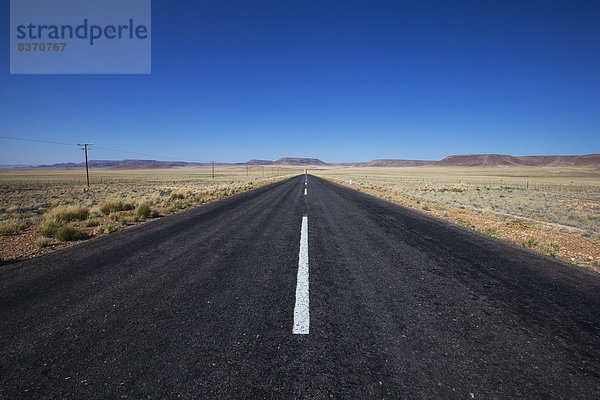 Ländliches Motiv  ländliche Motive  Himmel  Fernverkehrsstraße  blau  Namibia  Zimmer  Asphalt
