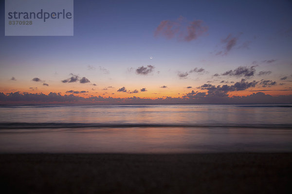 Vereinigte Staaten von Amerika  USA  Strand  Sonnenuntergang  Horizont  Hawaii  Oahu