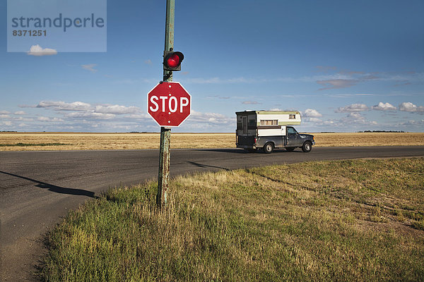 Autobahnkreuz  Beleuchtung  Licht  Zeichen  Ende  rot  Saskatchewan  Stoppschild  Kanada  Signal  einstellen