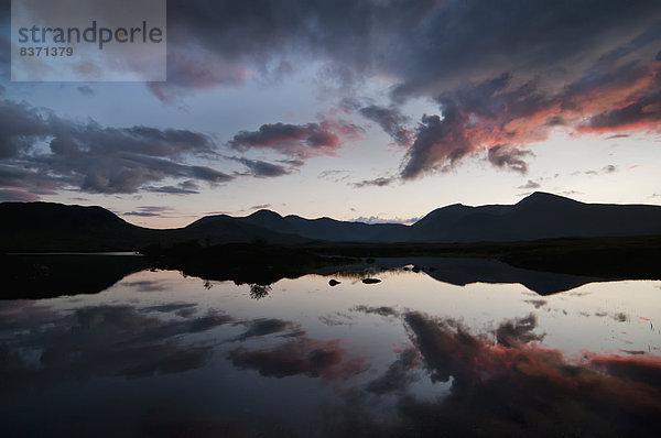 Berg  Fotografie  Wolke  Sonnenuntergang  Silhouette  See  Spiegel  Moor  Schottland