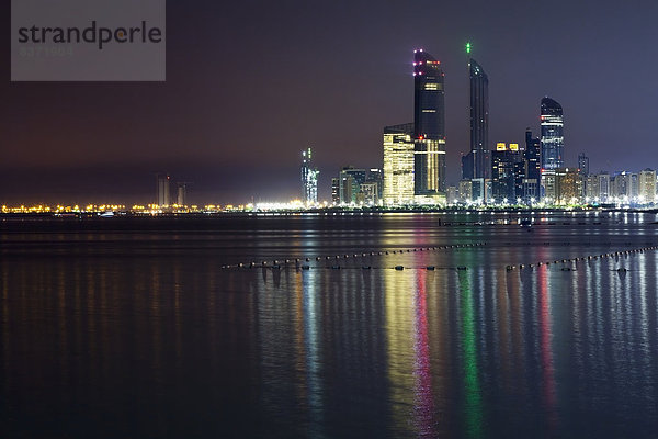 Skyline  Skylines  Vereinigte Arabische Emirate  VAE  Nacht