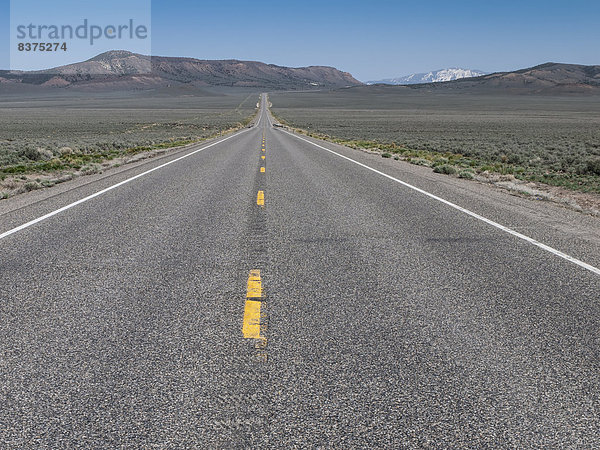 Vereinigte Staaten von Amerika  USA  zwischen  inmitten  mitten  Osten  sehen  Nevada  Bundesstraße  Ansicht  Mittelpunkt  50