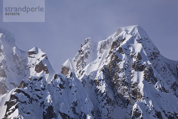 Vereinigte Staaten von Amerika  USA  nahe  Berggipfel  Gipfel  Spitze  Spitzen  Wolke  Dunst  Denali Nationalpark  Mount McKinley  Alaska