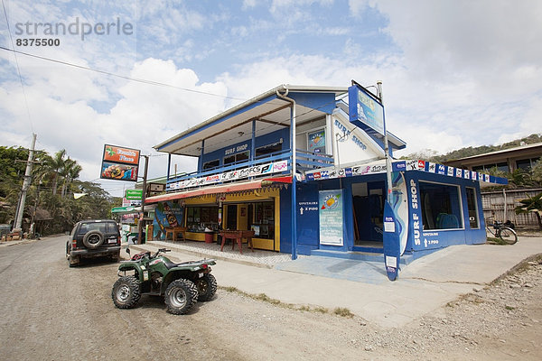 sitzend  Fernverkehrsstraße  frontal  schmutzig  Staub  Laden  Stacheldraht  Quadbike  Costa Rica  Halbinsel  Brandung