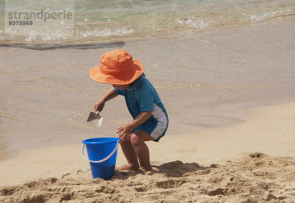 Vereinigte Staaten von Amerika  USA  Spiel  Strand  Sand  jung  Hawaii  Oahu  Waikiki