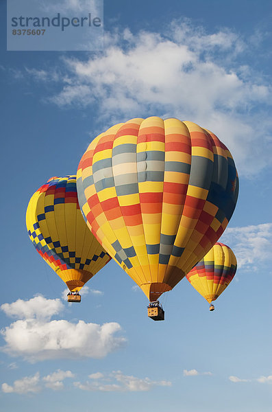 Vereinigte Staaten von Amerika  USA  Wärme  Luftballon  Ballon  fliegen  fliegt  fliegend  Flug  Flüge  bunt  Himmel  Albuquerque  New Mexico