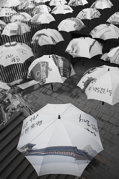 Seoul  Hauptstadt  nahe  Regenschirm  Schirm  über  baumeln  Halle  Großstadt  Kunst  Größe  Installation  Südkorea