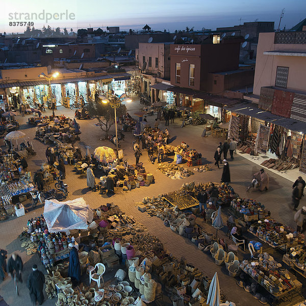 hoch  oben  Ansicht  Flachwinkelansicht  Winkel  Abenddämmerung  Markt  Marrakesch  Marokko