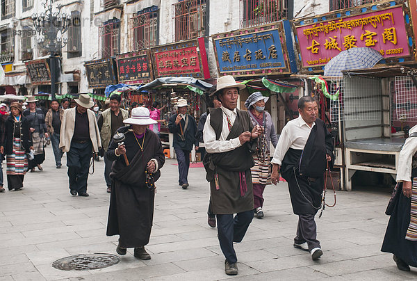 Mensch  Menschen  gehen  Straße  China  Parade  Tibet