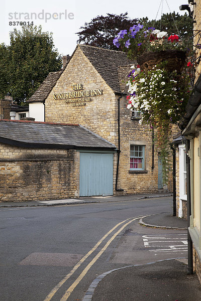 Blume Korb Gebäude Straße hängen Hotel Seitenansicht England