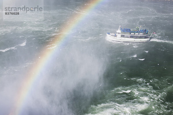 Vereinigte Staaten von Amerika  USA  nahe  fallen  fallend  fällt  Dunst  Boot  New York City  Putzfrau  Niagarafälle  Regenbogen