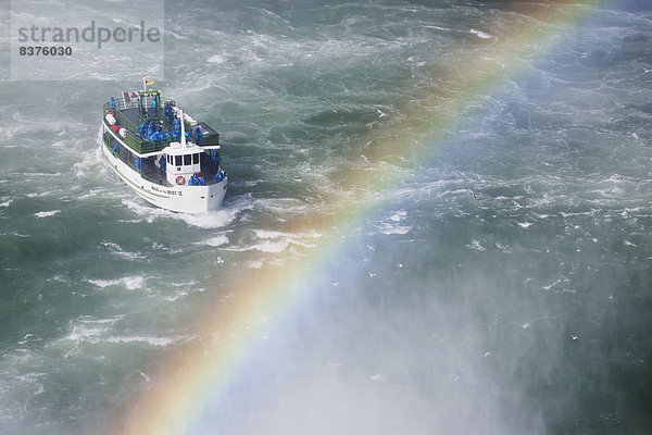 Vereinigte Staaten von Amerika  USA  nahe  fallen  fallend  fällt  Dunst  Boot  New York City  Putzfrau  Niagarafälle  Regenbogen