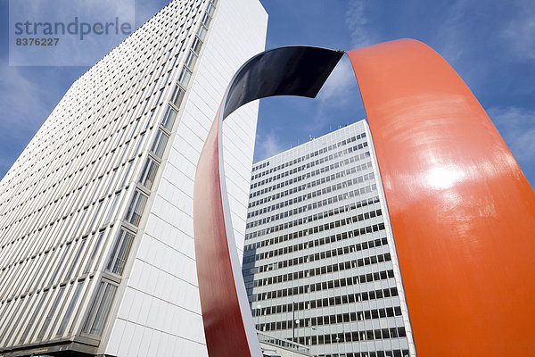 Biegung  Biegungen  Kurve  Kurven  gewölbt  Bogen  gebogen  Stockholm  Hauptstadt  Skulptur  Hochhaus  Schweden