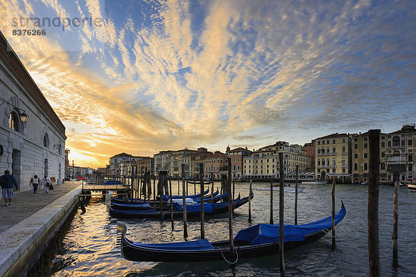 Wasser  Sonnenaufgang  vertäut  Gondel  Gondola  Italien  Venedig