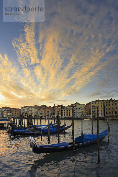 Wasser  Sonnenaufgang  vertäut  Gondel  Gondola  Italien  Venedig