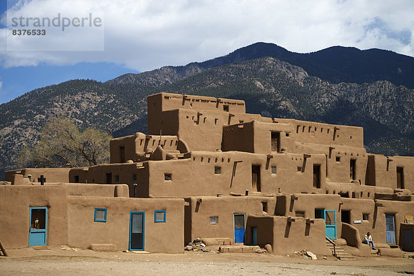 Vereinigte Staaten von Amerika  USA  Berg  Gebäude  Hintergrund  Nachbarschaft  New Mexico  Taos Pueblo