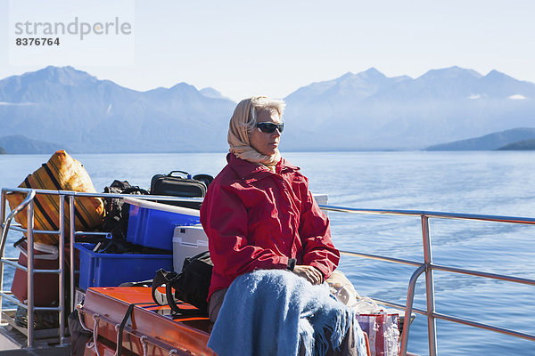 Landschaftlich schön  landschaftlich reizvoll  Fröhlichkeit  Zweifel  See  Boot  Touristin  Geräusch  Kreuzfahrtschiff  Neuseeland