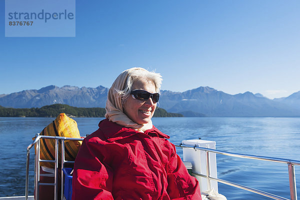 Landschaftlich schön  landschaftlich reizvoll  Fröhlichkeit  Zweifel  See  Boot  Touristin  Geräusch  Kreuzfahrtschiff  Neuseeland