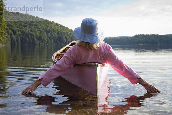 Wasser  Frau  folgen  Kanu  Ländliches Motiv  ländliche Motive  Algonquin Provincial Park  Kanada  Ontario