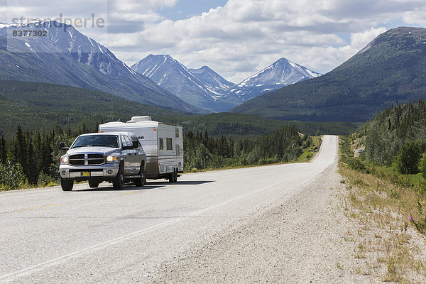 nahe Lastkraftwagen Bundesstraße Kopfball camping Alaska Kanada Yukon
