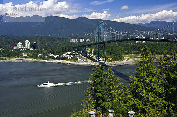 Brücke Eingang Kreuzform Kreuz Kreuze British Columbia Kanada Meeresarm