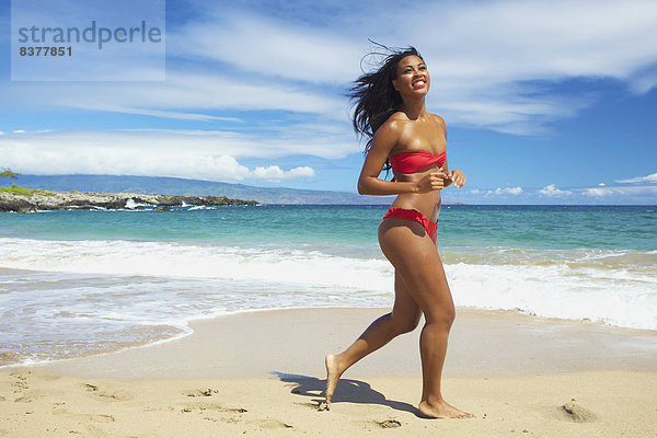 Vereinigte Staaten von Amerika  USA  Frau  Strand  Bikini  rennen  Insel  rot  jung  Hawaii  hawaiianisch  Maui