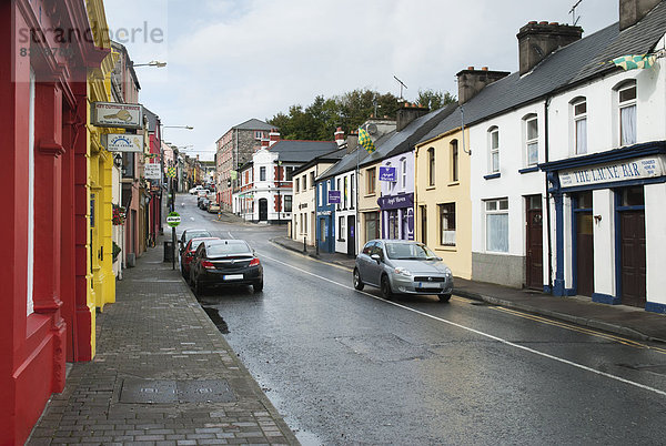 Auto  nass  Gebäude  Straße  bunt  parken  vorwärts  Menschenreihe  Kerry County  Irland
