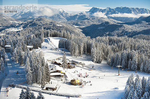 Garmisch Partenkirchen  Bayern  Deutschland  Winterlandschaft