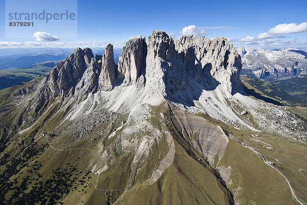 Schroffe und steile Felswände  der Berg Langkofel  Dolomiten  Südtirol  Italien