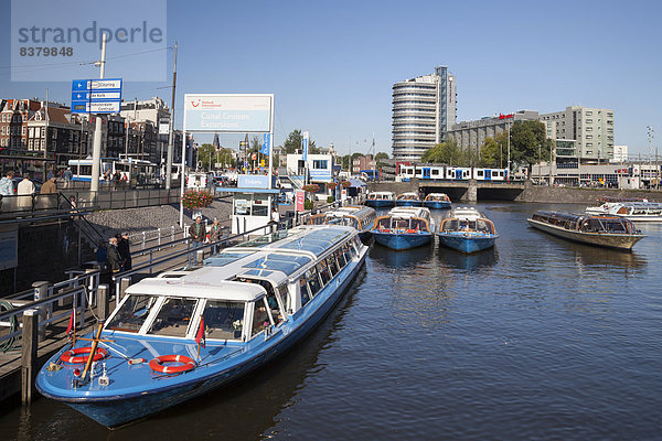 Anleger  Boote für Grachtenfahrt  Amsterdam  Provinz Nordholland  Niederlande