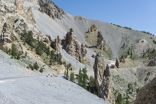 'Trockene Verwitterungslandschaft ''Casse Déserte'' am Pass Col d?Izoard  2361 m  Regionaler Naturpark Queyras oder Parc naturel régional du Queyras  Avrieux  Provence-Alpes-Côte d'Azur  Frankreich'