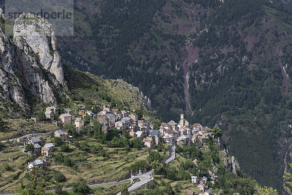 Bergdorf Roubion an der Route des Grandes Alpes  Roubion  Provence-Alpes-Côte d'Azur  französische Seealpen  Frankreich