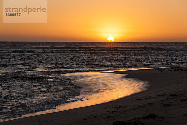 Sonnenuntergang an der Küste des Indischen Ozeans  Westaustralien  Australien