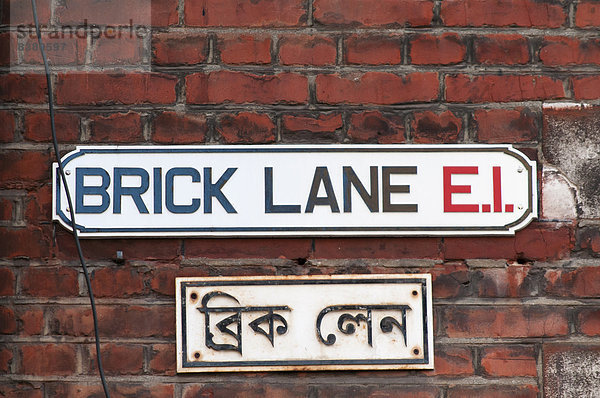 Brick Lane Straßenschild auf Englisch und Bengalisch  London  England  United Kingdom