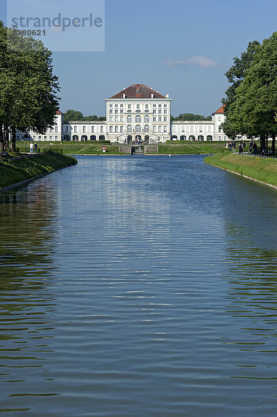 Ostseite mit Schlosskanal  Schloss Nymphenburg  München  Oberbayern  Bayern  Deutschland