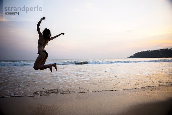 Strand  Sonnenuntergang  Tourist  springen  Asien  Sri Lanka
