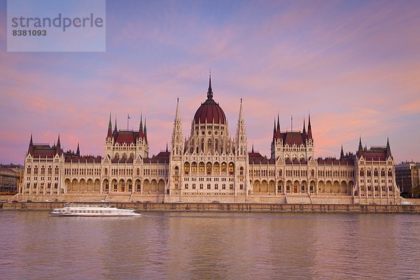 Budapest  Hauptstadt  Europa  Sonnenuntergang  Gebäude  Fluss  Parlamentsgebäude  Donau  Ungarn