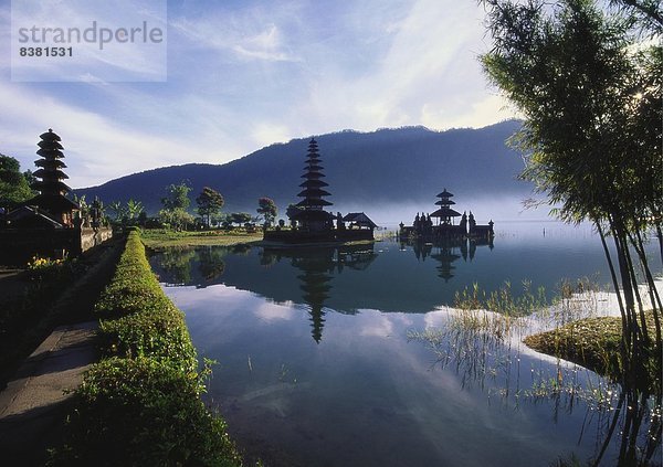 Hinduistische Tempel am See Bratan  Pura Ulu Danau  Bali