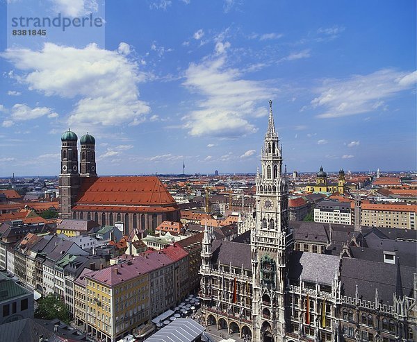 Erhöhte Ansicht der Frauenkirche  München  Deutschland