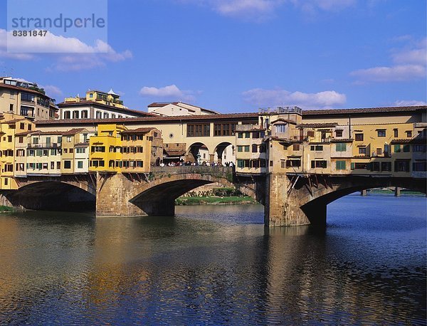 Ponte Vecchio über den Fluss Arno  Florenz  Italien
